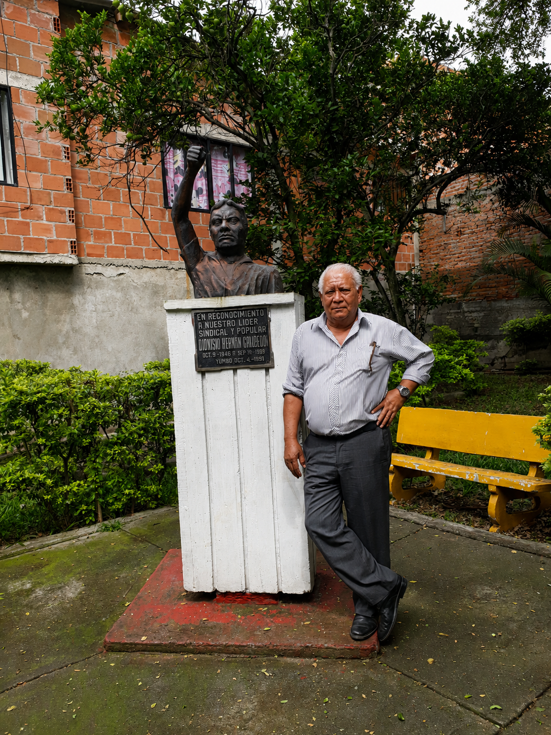 Retrato de Dionisio colgando en el auditorio del Sintramunicipio